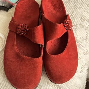 Vionic suede slides size 9. Burgundy with adjustable strap and beaded flower